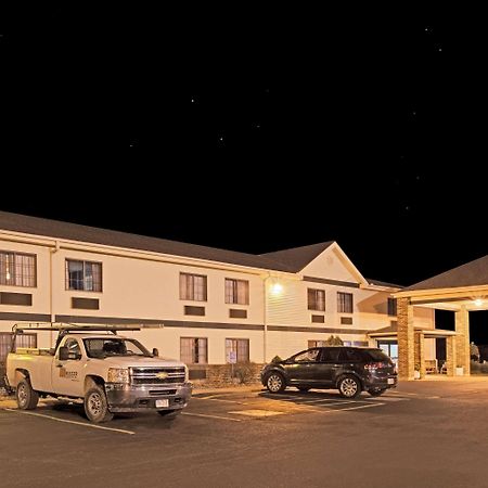 Hotel Super 8 By Wyndham Defiance Exterior foto