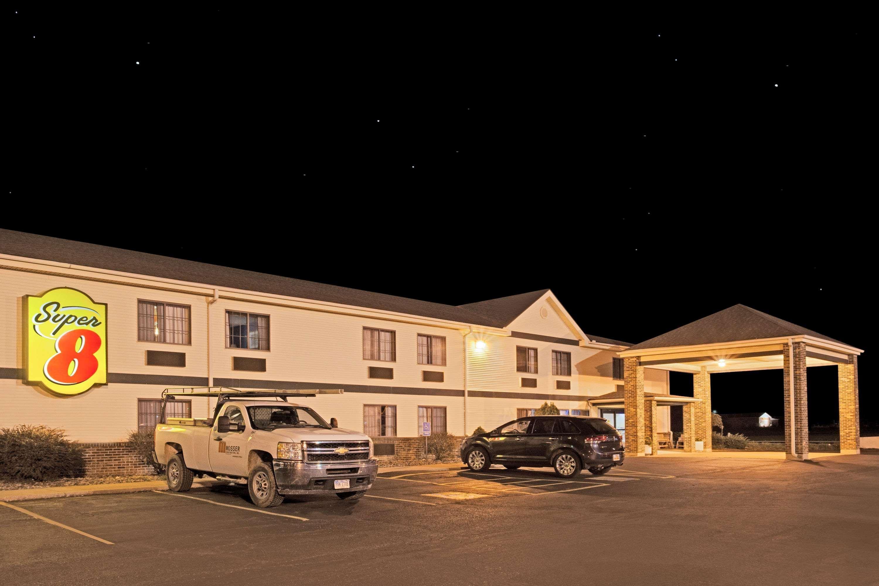 Hotel Super 8 By Wyndham Defiance Exterior foto